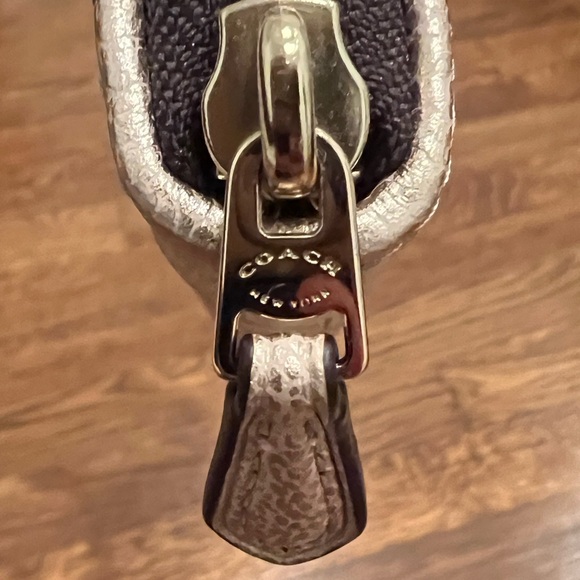 Coach metallic gold zip around wallet - Picture 7 of 13
